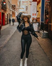 What To Wear In Nashville [2023]: 50 Cute & Chic Nashville Outfit Ideas For The Music City