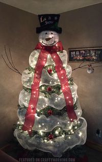 Lovely snowman christmas tree to make using mesh!