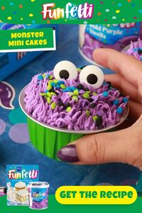 Make these monster mini cakes for some spooky Halloween fun. Click for the easy recipe!