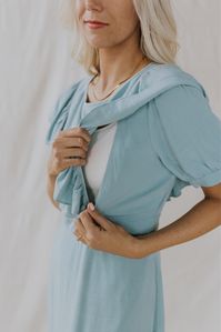 Moms have the toughest job and ROOLEE is here to make it a little bit easier for you. Our MOM dresses are designed for mothers, by mothers. This dress features a back zipper to make getting ready in the morning quick + easy and two hidden front zippers for nursing. A fun + flirty ruffle accent and a flowy skirt to add movement, and our favorite detail: pockets (because you deserve the best). fully lined pockets