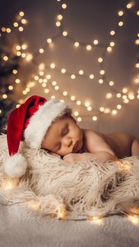 Celebrate your baby's first Christmas with these charming newborn photo ideas! From cozy poses under the tree to playful baby Christmas photos, these newborn photography ideas will capture the season’s magic. Perfect for newborn Christmas pictures, family holiday cards, and festive memories! #NewbornChristmasPhotos #BabyChristmasPhotography #XmasPhotos #NewbornPhotographyPoses #FotoKids