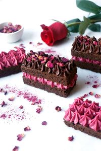 Rose Chocolate Valentine Gateau (vegan & gluten-free) - Nirvana Cakery