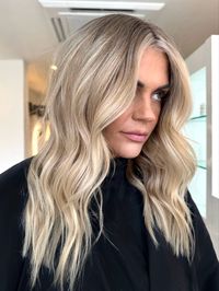 #blonde #beigeblonde #beigehair  #vanillablonde  #brightblonde #moneypiece #babyblonde #tiktokhair #babylights #rootedblonde #blondehair #beachwaves #hairinspo #hairgoals #bouncyhair #instagram #tiktok