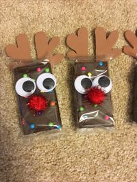 DIY cosmic brownie and googly eyes rudolf the red nose reindeer brownies #christmas #crafts #christmascrafts #Rudolf #rudolphtherednosedreindeer