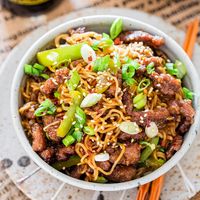 Mongolian Beef Ramen Noodles - a copycat recipe of the popular PF Chang's Mongolian Beef with green peppers and ramen noodles. So simple to make and so delicious, you'll want to forget about takeout!