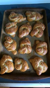 Easy and amazing soft sourdough pretzels!