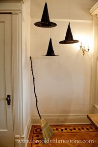 Floating witches hats, love it! Definitely adding this to my Halloween Decor ideas this year!