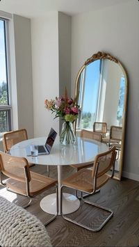 #diningroomideas #diningroomlighting #diningroomideas #diningroominspiration #roundtable #rounddiningtable #woodtable