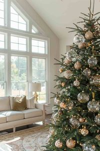 Looking for Gold Christmas Tree Decorations? Check out these easy options that allow for a quick and beautiful setup. Perfect for busy holiday schedules!