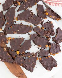 This chocolate chickpea bark is the ultimate crunchy, sweet, and delicious snack! #plantbasedonabudget #chickpea #chocolate