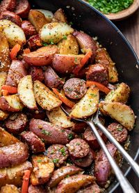 Kielbasa and Potatoes Recipe is a flavorful, one-skillet main dish made with kielbasa, baby red potatoes, onion, and bell peppers that has a little bit of a kick to each bite. Dinner, Supper, Appetizers, Side Dish, Kielbasa Recipes, Kielbasa and Potatoes, Roasted Potato Recipes, How to Cook Kilebasa, recipes, i am homesteader, iamhomesteader