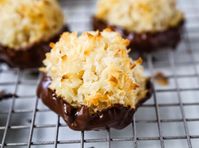 THE BEST COCONUT MACAROONS. Soft chewy sweet coconut macaroons are the perfect gluten-free cookie. How to make the perfect coconut macaroons dipped in dark chocolate.