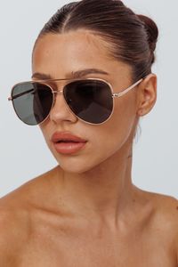 Classic, aviator style sunglasses Gold metal frame Lens is category 3 The Franki sunglasses by Peta and Jain are their classic aviator style. They feature a metal frame with green lens. They're perfect for day to day wear and are sure to elevate any look. MATERIAL PLASTIC