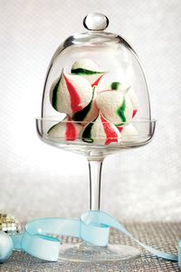 These gorgeously festive peppermint meringue kisses rely on a simple meringue recipe and a few tricks with a piping bag.