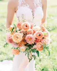 Sugarberry Blooms | Emily on Instagram: “Dahlias, ranunculus and zinnias... all my favorites wrapped into one bouquet for the lovely Margaret. Photography:…”