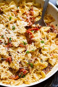 Creamy Sun-Dried Tomato Pasta - #recipe by #eatwell101 - https://www.eatwell101.com/creamy-sun-dried-tomato-pasta