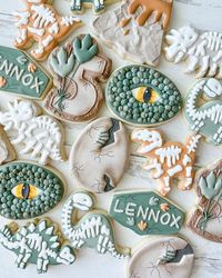 Saltcreek Cookies|McKell Hardy on Instagram: "I’ve been DYING to use these little Dino fossils since @maisonscustomcookies did them, so when I got asked to do a dinosaur theme I was SO excited!! 🤩 They might be my favorite. Ever. #customcookies #sugarcookies #decoratedcookies #royalicing #cookies #brighamcitybusiness #brighamcitycookies #brighamcitybaker #utah #utahcookies #northernutah #utahbusiness #designercookies #sugarcookiesofinstagram #decoratedsugarcookies #dinosaurcookies"