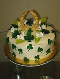 Wreath of Shamrocks and Hydrangea for a St. Patricks Day Cake