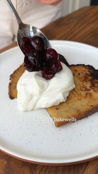 It’s not often I do breakfast recipes, so when I do, they have to be a little bit special. This is for all the cherry bakewell lovers out there - my cherry & almond french toast basically dessert for breakfast and I am very okay with that. Poached cherries, vanilla yoghurt, vegan french toast + toasted almonds. It’s delicious!! Put it on your list to make this weekend 🍒 CLICK THROUGH FOR FULL RECIPE ⬅️