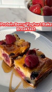 🤤BERRY YOGHURT BAKE🍓🫐  Day 1 is this delicious berry yoghurt bake. This recipe makes 3 servings and contains 26g grams of protein per serving. Make sure to save this recipe and come back tomorrow for day 2.  INGREDIENTS 👩🏻‍🍳 ➡️ 190g high protein yoghurt ➡️ 4 eggs ➡️ 2 tbsp flour ( I used semolina flour but any works) ➡️ 1 tsp honey or maple syrup ➡️ 1 cup mixed berries  Method🔥 1. Preheat the oven to 180oc 2. In a bowl, whisk your eggs and add in the yoghurt, flour, honey and mixed berries.  3. Fold everything together well & transfer to a lined baking dish (I used a loaf pan but 8×8 would Workout well) 4. Top with extra berries & place into the oven for 35-40 mins until golden brown & cooked through  5. Leave to cool slightly & serve with honey & extra berries.♥️