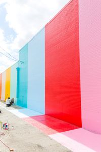 Looking for a fun way to paint your exterior of your business? The Sugar & Cloth color wall is an Instagramable hit! #sugarandclothcolorwall #accentwall #exteriorpaint #outdoorpaintideas