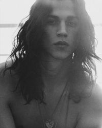 Model Miles McMillan @milesmcmillan #milesmcmillan #inspiration #model #sexy #hot #abs #fashion #hair #longhair #malemodel #fit #fitness