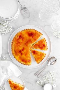 Taking the humble vanilla tart and giving it a fun, but oh-so fancy and delicious twist. Say, "hello!" to your new favorite dessert...