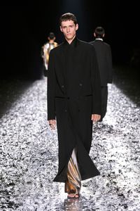 Dries Van Noten Spring 2025 Menswear Collection | Vogue