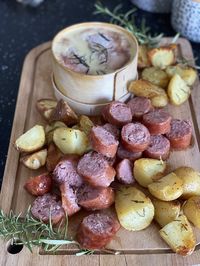 Mont d’Or, saucisses et pommes de terre au four – Les délices d'Anaïs