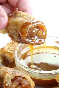 Easy Apple Pie Egg Rolls!! a quick and easy dessert egg rolls filled with warm homemade apple pie filling and served with a caramel dipping sauce.