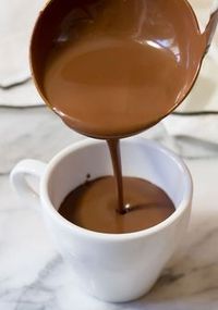 Aprenda a fazer a receita do Verdadeiro Chocolate Quente, aquele que utiliza chocolate puro, leite e creme de leite, por isso fica muito cremoso e saboroso