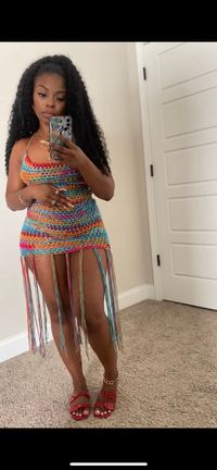 -Custom handmade crochet halter dress.  -please add hip and bra size  -OR add dress size (add the brand if possible) -you may also request specific color -please allow 1-3 weeks for processing