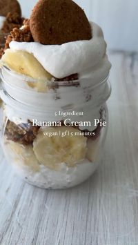 Vegan Banana Cream Pies with 5 ingredients and 5 minutes ��⠀⠀⠀⠀⠀⠀⠀⠀⠀ For the full recipe 🔗 click the link in my bio or visit https://peanutbutterandjilly.com/recipes/5-ingredient-mason-jar-vegan-banana-cream-pie/ ⠀⠀⠀⠀⠀⠀⠀⠀⠀ #veganrecipes ⠀⠀⠀⠀⠀⠀⠀⠀⠀