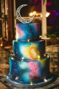 This is looking a yummy cake.. Full with galaxies and only one moon.. Love it already...