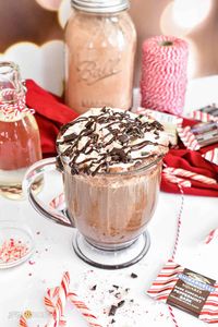 A quick and easy homemade spin on Starbucks' peppermint mocha! Peppermint and chocolate come together to create the perfect cup of hot, creamy comfort. | Copycat Starbucks Peppermint Mocha | stressbaking.com