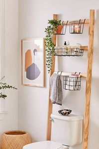 Love this + need some sort of bathroom rack