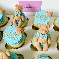 🧸🩵Teddy Bear Theme🩵🧸 “We Can Bearly Wait” Embosser @sugary_essentials 🩵 #cupcakes #teddycupcakes #teddybearcupcakes #teddycakepops #pops #teddybearpops #teddybearcakepops #teddybearcakes #cupcakeart #cupcakesdecorados #wecanbearlywait #teddybear #cakepopping #cakepoppin #cakepopsofinstagram #labaker #losangelestreatmaker #dtlaevents #dtlabaker #dtlaeats #teddybearcupcakes #teddybearcake #losangeles #babyshower #babyshowertreats #losangelestreats #cupcakeaddict #treatmaker