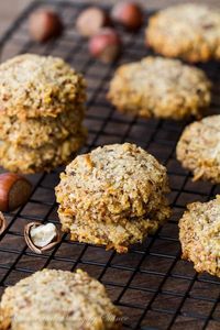 These chewy, wholesome hazelnut coconut cookies are made with only good-for-you-ingredients. No processed sugar, no butter, no flour. And they actually taste amazing!!