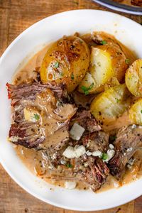 Steakhouse Pot Roast with Blue Cheese Gravy is an 1-pot budget meal that tastes like a restaurant dinner! #dinner #potroast #steakhouse #bluecheese #weeknightdinner #dinnerthendessert