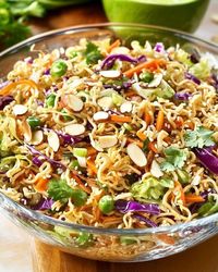 The Pioneer Woman - Ree Drummond 🧑‍🍳🍲🍔🍕🍟 | Crunchy Asian Ramen Noodle Salad 🥗🍜 | Facebook