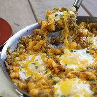 Make room at the breakfast table – this Spicy Skillet Hash is a winner. Flavored with the kick of Zatarain’s® Cajun Hot Sauce, it’s the perfect blend of potatoes and sausage topped with eggs. Prepared in a single skillet for easy cleanup, it’s ready in just 30 minutes.