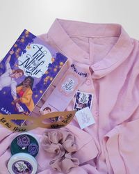 💜 BIRTHDAY GIVEAWAY 💜 October is my birthday month, so...I'm giving you the chance to win a gift 😌 You Can Win: x1 A signed copy of Till This Night, my debut romance novel X1 @snazzynazzy786 themed candle X2 Themed Bookmarks Themed book stickers X1 Lilac princess satin scrunchie X1 Pink Lara Kaftan Shirt dress from @judyandjane (free size, will fit up to 4XL. Made from airflow rayon and it has pockets!) How To Enter: 💜 Follow @nuhaamakes 💜 Follow @judyandjane 💜 Follow @snazzynazzy786 💜 L...