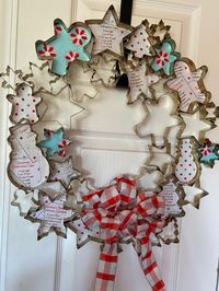 This is a step-by-step tutorial on how to make a cookie cutter wreath. Paula's Handmade Space How to Make a Cookie Cutter Wreath DIY -