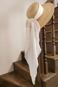 A perfect cottagecorestraw hat, handmade to measure. You can choose between two versions: white silky scarf or pink satin bows. Made of 100% natural finest quality Spanish wheat straw. Diameter: cca 40 cm Crown depth: cca 9 cm