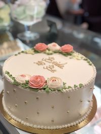 gold bridal shower cake