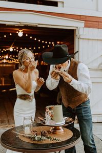 A Dreamy Western Wedding At Roys Barn And Lodge In Montana - tawneebreephoto.com