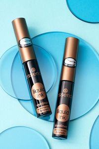 The "Liquid Ink Eyeliner BROWN Waterproof" by essence gives you a natural eye makeup look with this new color.