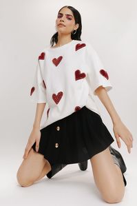 Fabric Specification: 82% Cotton, 18% Polyester Description: Introducing the Heart Eyes for You White Oversized Tee - a stylish, comfy short sleeve round neck t-shirt that exudes love and joy with its playful heart design. Perfect for casual outings or cozy days, this versatile piece adds a touch of charm to your wardr