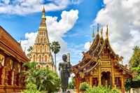 Bienvenue en Thaïlande – une terre d’histoire riche, de culture incroyable, de gens sympathiques et de l’un des meilleurs aliments du monde. Lors de ce voyage sur mesure en Thaïlande, découvrez les sites emblématiques du pays et découvrez des traditions profondément enracinées lors de votre exploration de Bangkok, de Chiang Mai et des terres situées entre les deux. Ensuite, dirigez-vous vers le sud jusqu’à Phuket pour profiter du bord de mer.