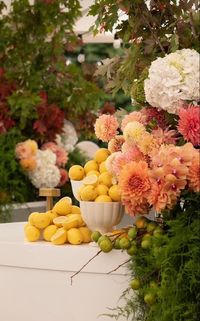 The Appeal of Edible Floral Designs in Modern Wedding Decor